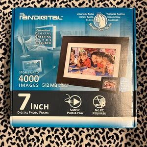 Pandigital 7" digital photo frame P17056AWB